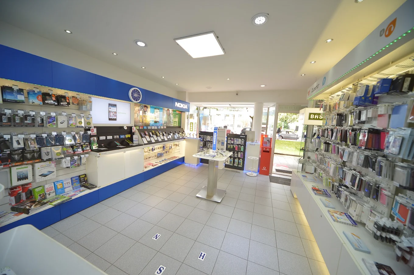 Handy Shop Neuhausen – Ladeninneres in München